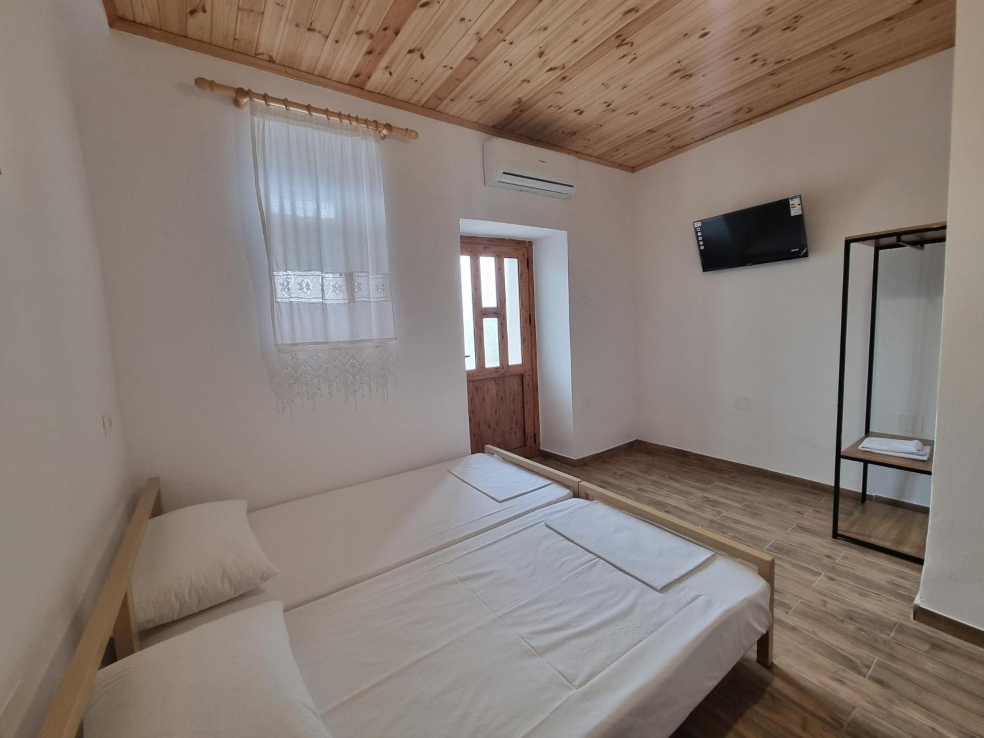 Tony'S Terrace Bed & Breakfast Gjirokaster Luaran gambar