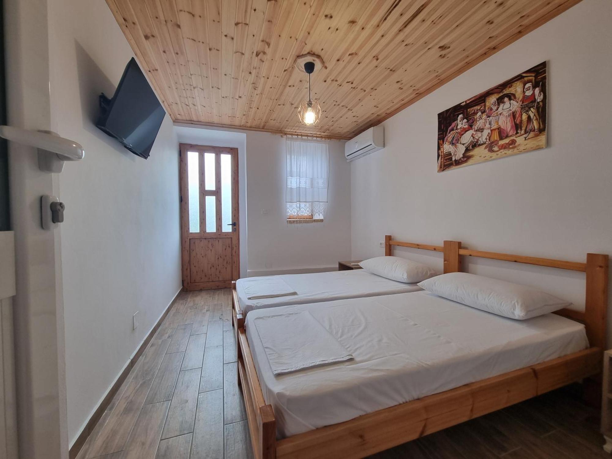Tony'S Terrace Bed & Breakfast Gjirokaster Luaran gambar
