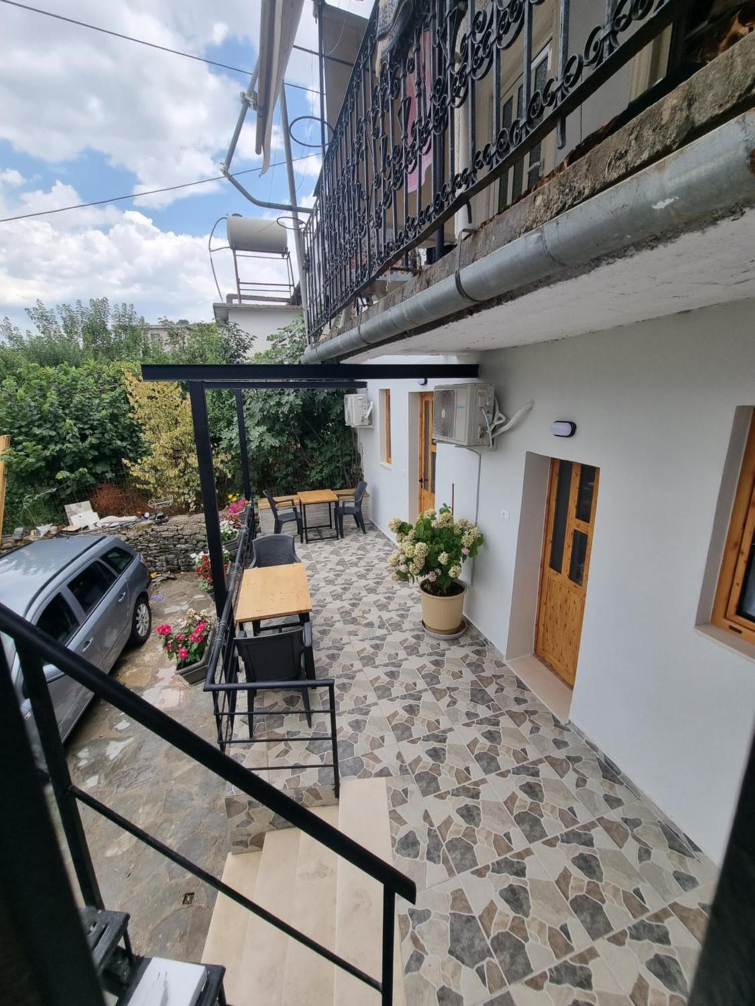 Tony'S Terrace Bed & Breakfast Gjirokaster Luaran gambar