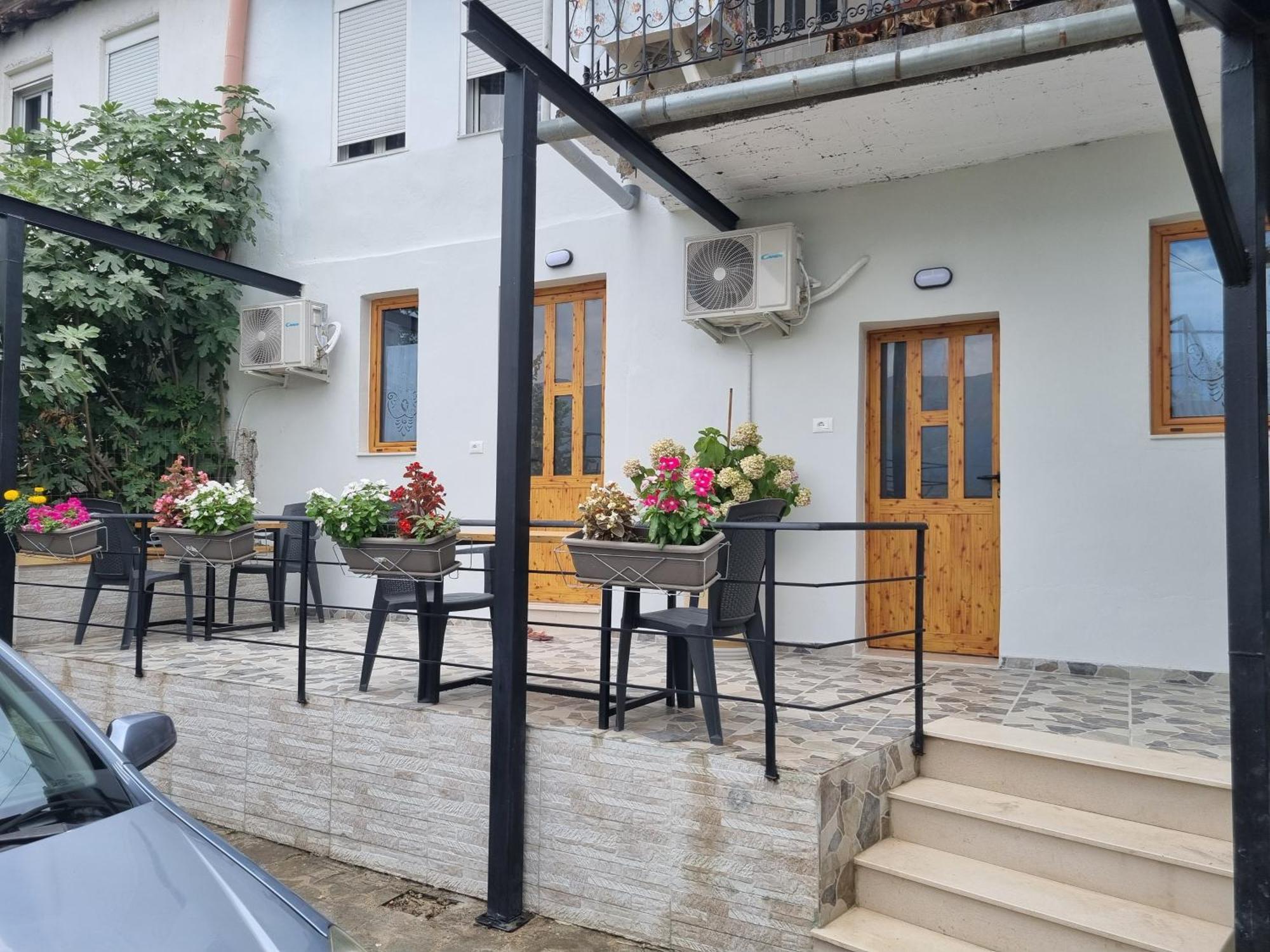 Tony'S Terrace Bed & Breakfast Gjirokaster Luaran gambar